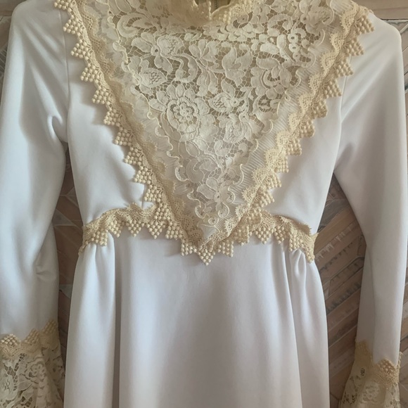 Vintage Alfred Angelo wedding gown. Designed by Edythe Vincent. - Picture 6 of 8